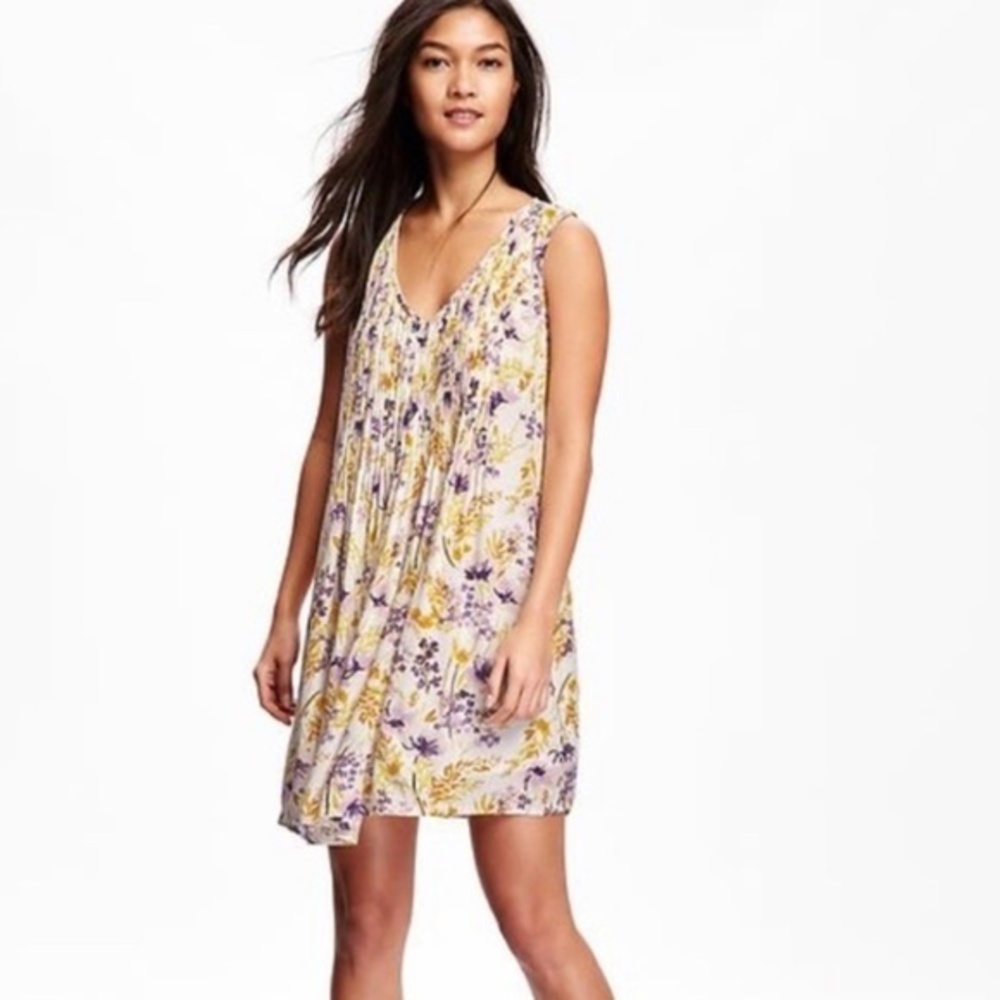 Old Navy pleated cream yellow and purple floral sundress size XS